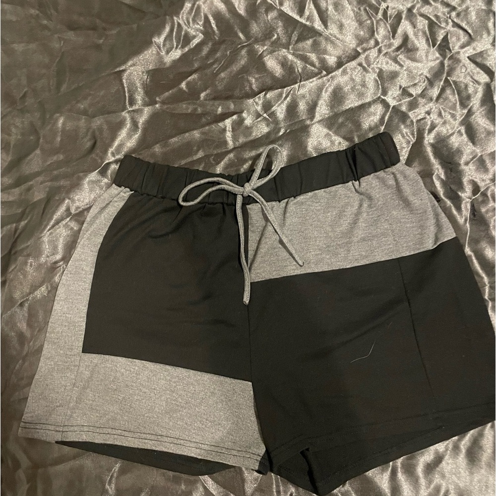 Shorts - Picture 2 of 3